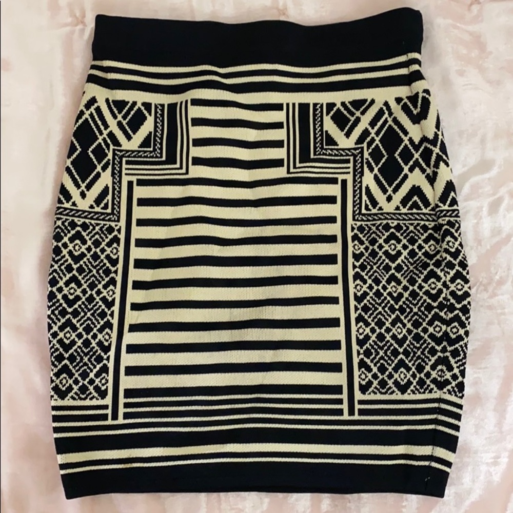Patterned skirt - Picture 3 of 3